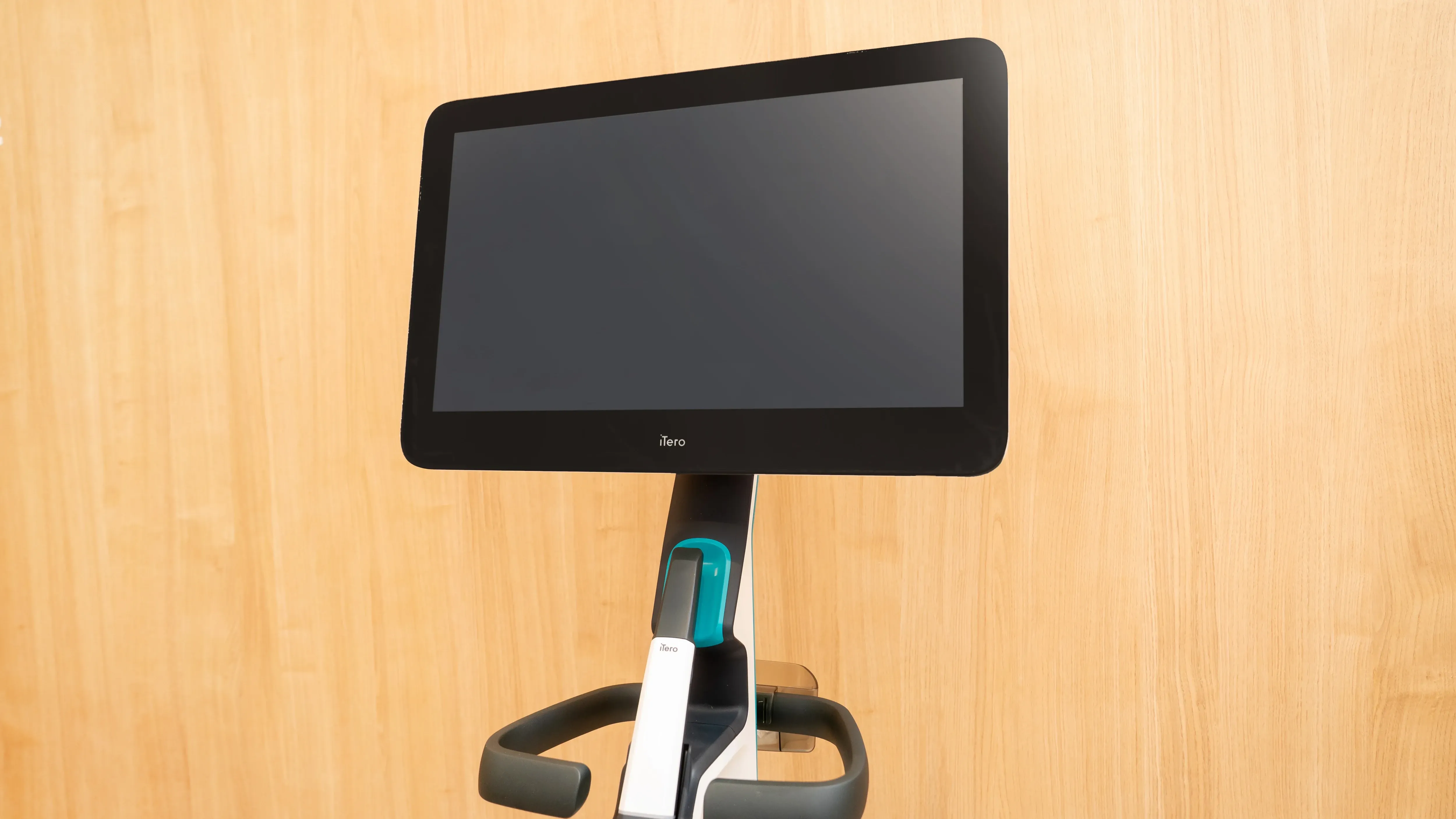 iTero Lumina intraoral scanner